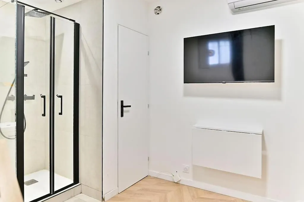 Studio Proche Wagram - III Paris France